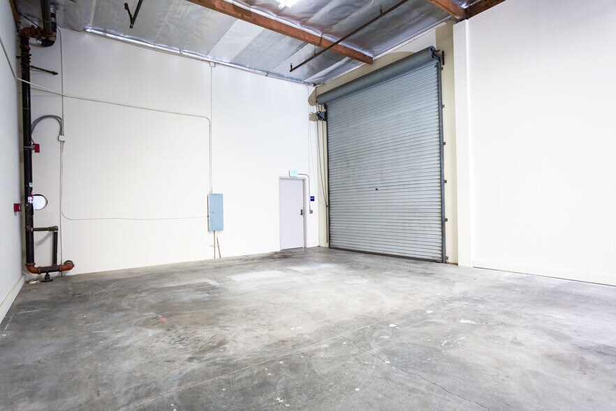 More Photos Of 4572 Telephone Rd, Ventura Warehouse For Lease