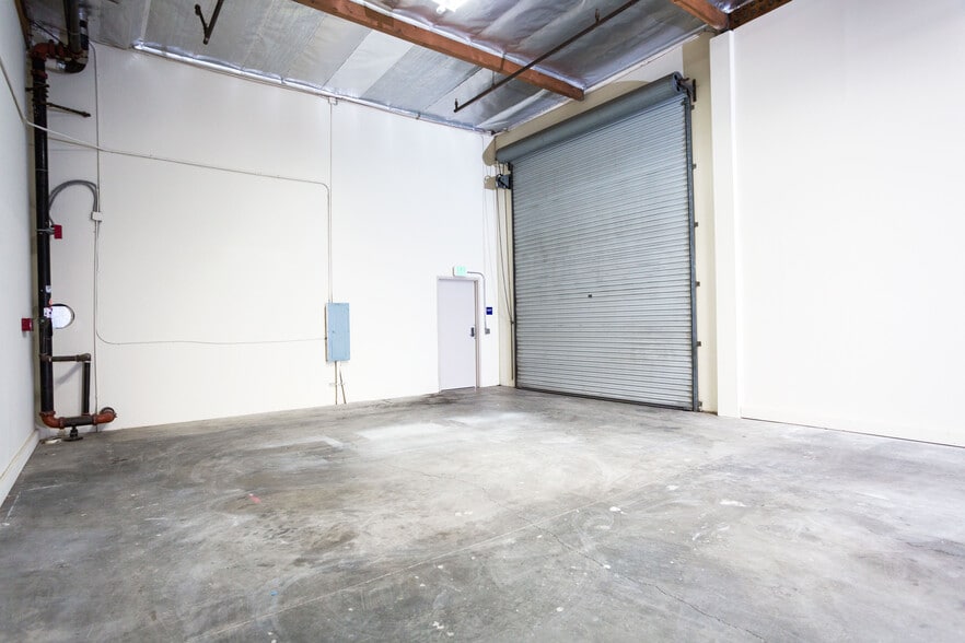 More Photos Of 4572 Telephone Rd, Ventura Warehouse For Lease