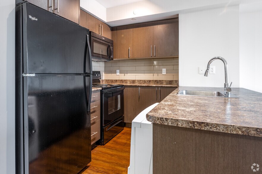 More Photos Of 614 Church St, Toronto Apartments For Lease