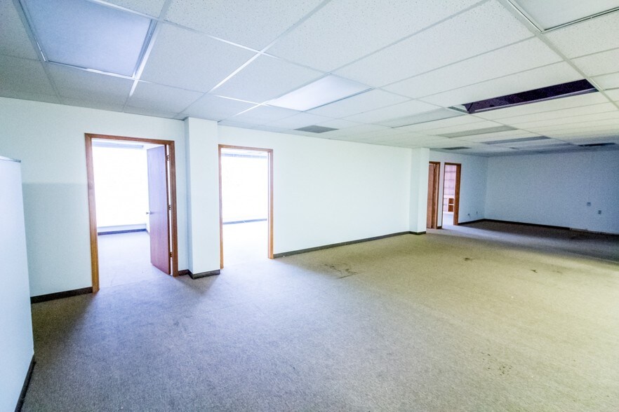 More Photos Of 3800-3812 Euclid Ave, Cleveland Light Manufacturing For Lease