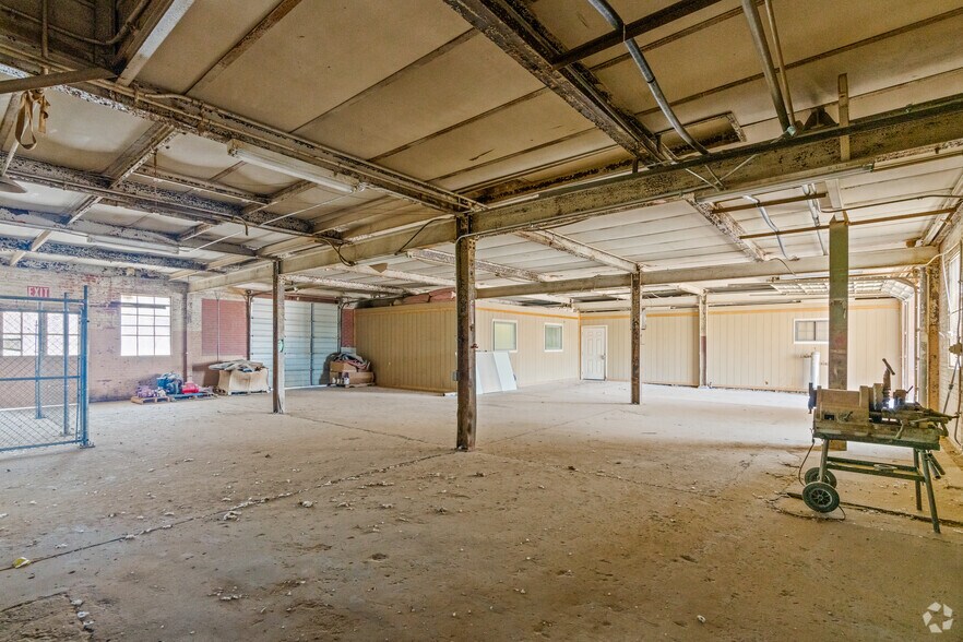 More Photos Of 2419 W Murphy St, Odessa Truck Terminal For Sale