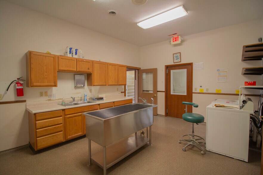 More Photos Of 32251 E Red Arrow Hwy, Paw Paw Veterinarian Kennel For Sale