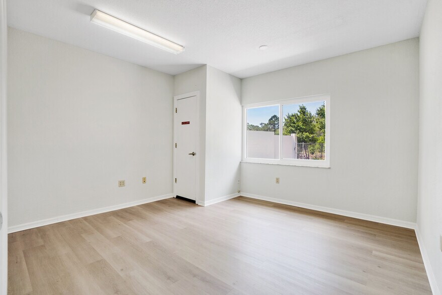 More Photos Of 3248 Commercial Way, Spring Hill Medical For Sale