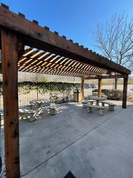 More Photos Of 4320 Marsh Ridge Rd, Carrollton Light Distribution For Lease