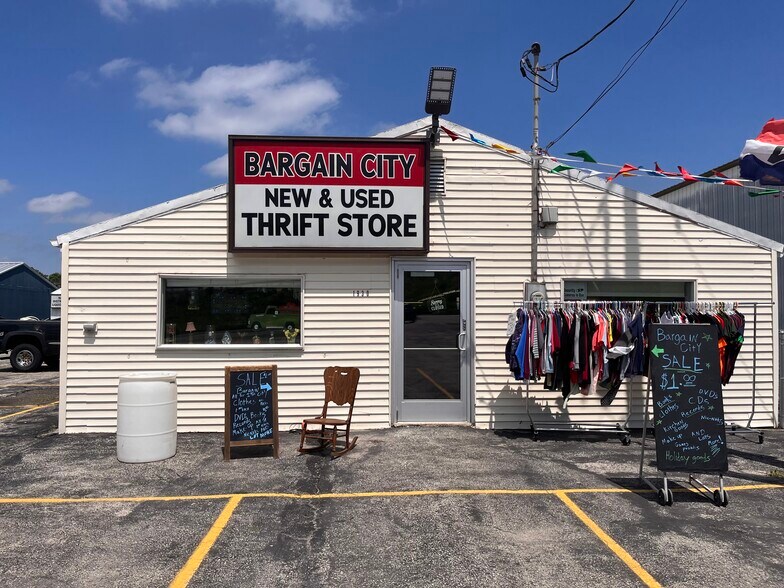 More Photos Of 1930-1932 W College Ave, Appleton Auto Dealership For Sale