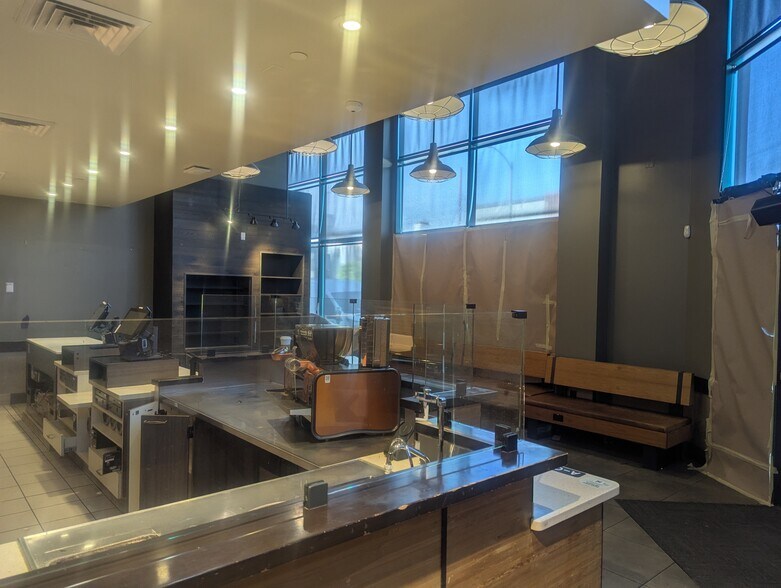 More Photos Of 7122 Beverly Blvd, Los Angeles Storefront Retail Office For Lease