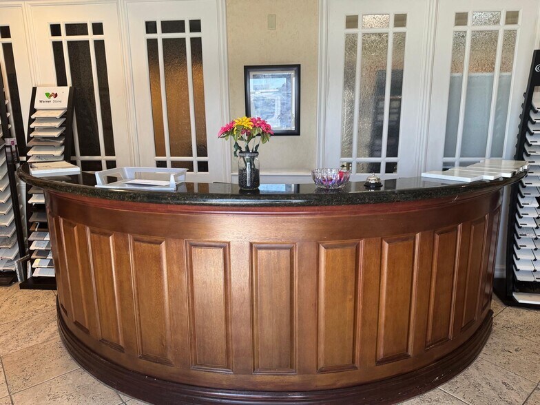 More Photos Of 909 E Arlee Pl, Anaheim Warehouse For Lease