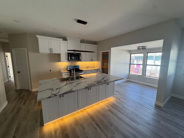More Photos Of 529 W 10th St, Long Beach Apartments For Sale