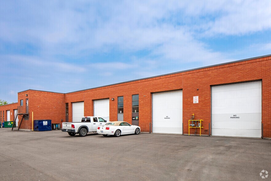 More Photos Of 1415 Bonhill Rd, Mississauga Light Distribution For Lease