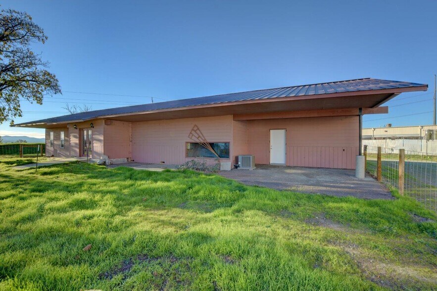 More Photos Of 6804 Agate Rd, White City Flex For Sale