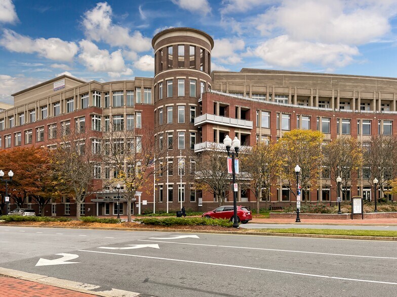 More Photos Of 2000 Duke St, Alexandria Coworking Space