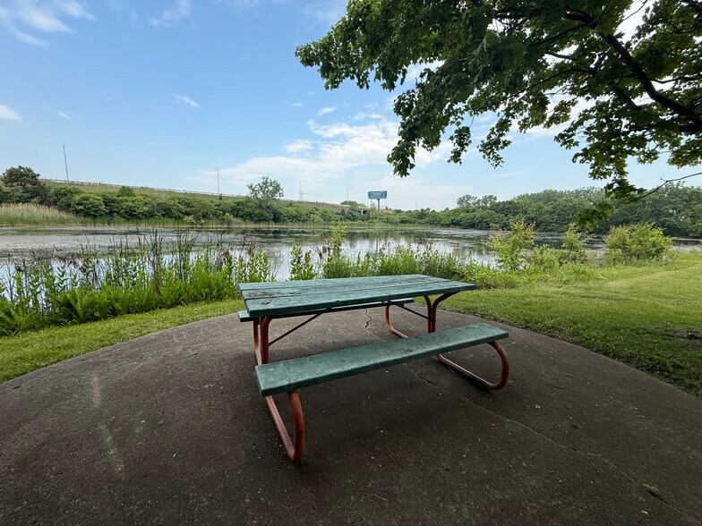 More Photos Of 28085 N Ashley Cir, Libertyville Medical For Sale