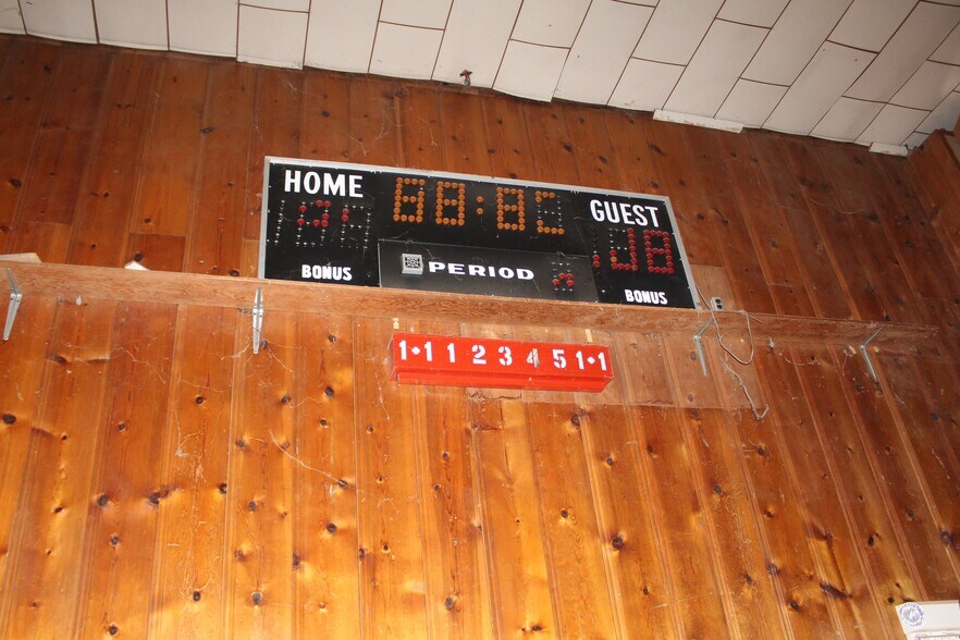 More Photos Of 1871 Elm, Waynoka Sports And Entertainment For Sale