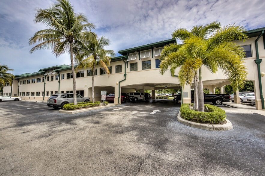 More Photos Of 2390 Tamiami Trl N, Naples Medical For Lease