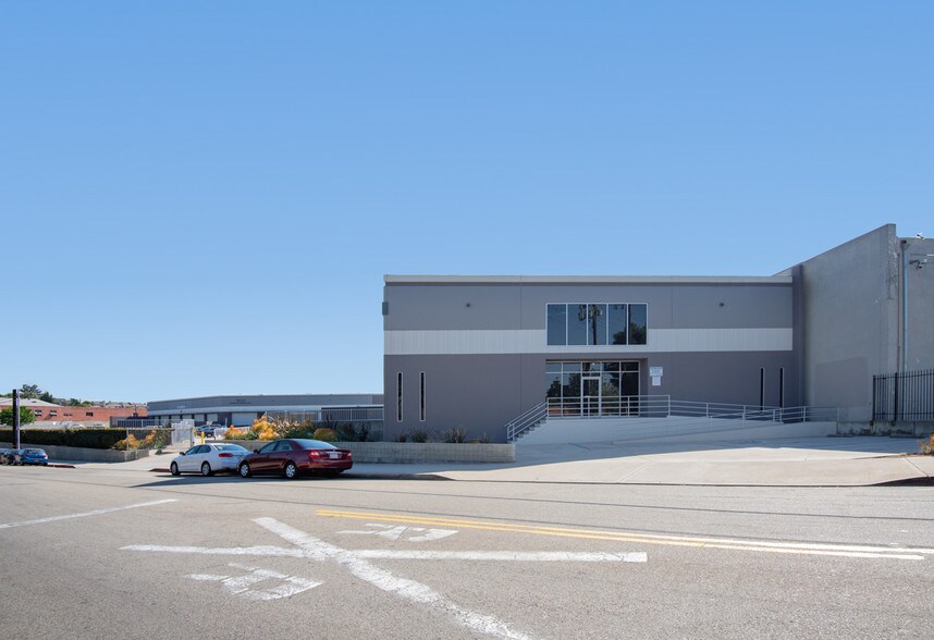 More Photos Of 220-240 W Ivy Ave, Inglewood Truck Terminal For Lease
