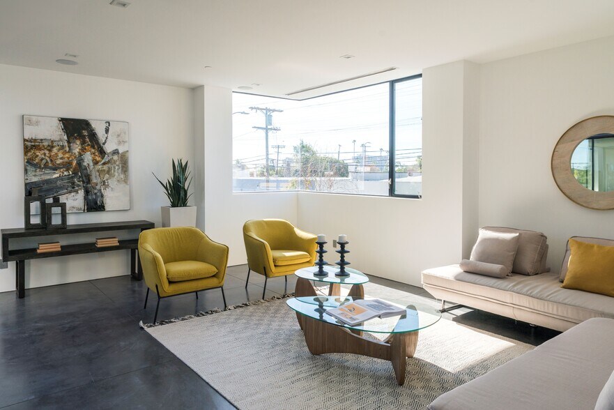 More Photos Of 2478 Penmar Ave, Venice Dormitory For Sale