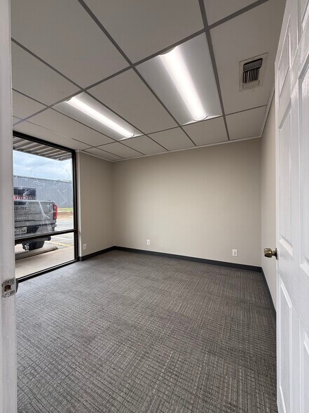 More Photos Of 1018 W Main St, Arlington Medical For Lease