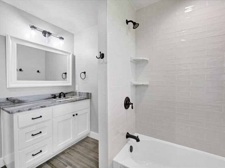 More Photos Of 2719 Post Oak Rd, Webberville Specialty For Lease