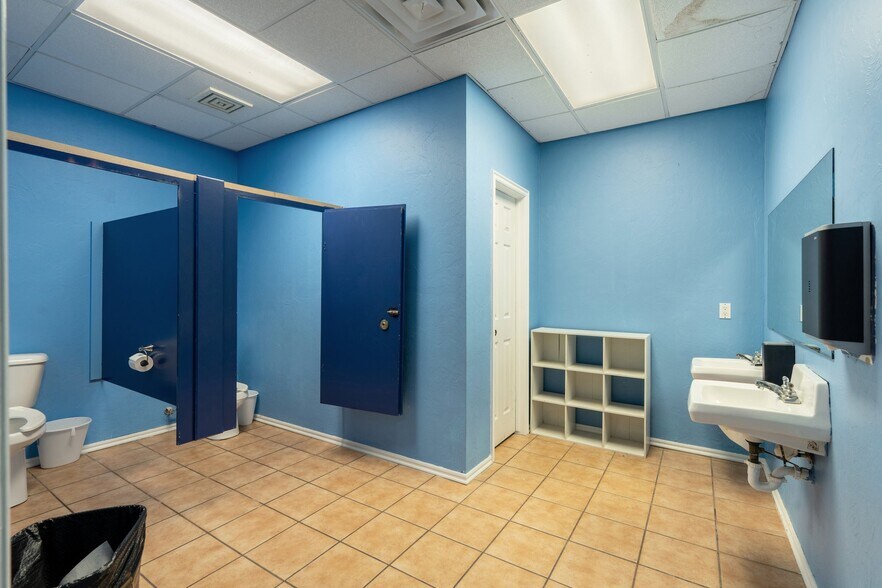 More Photos Of 10130 SE 15th St, Oklahoma City Freestanding For Sale