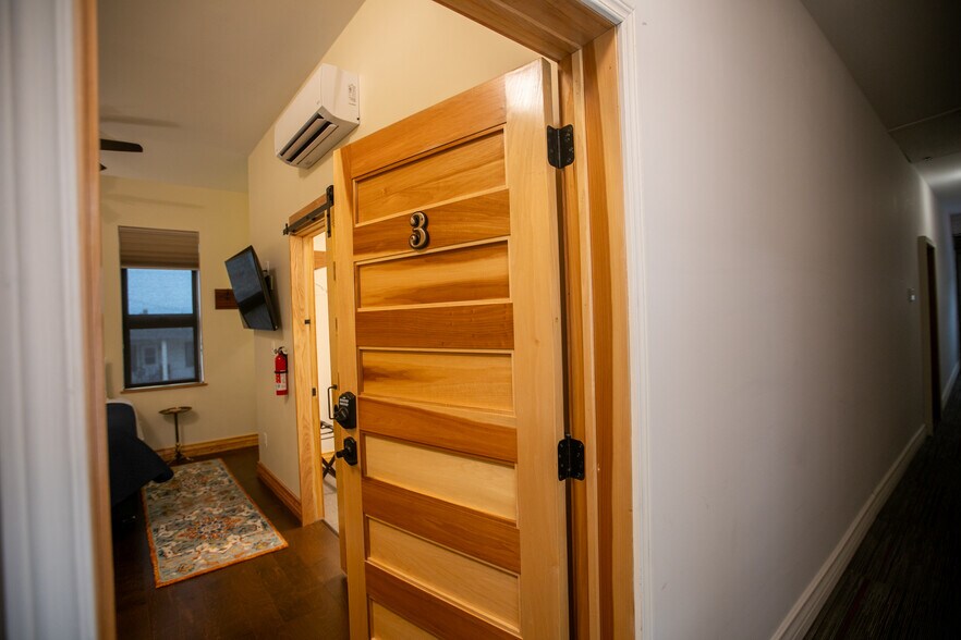 More Photos Of 201 N Main St, Elkader Flex For Sale