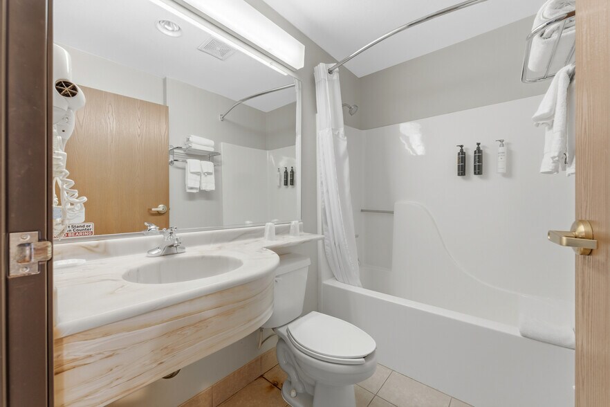 More Photos Of 15 Lawless Rd, Morgantown Hotel For Sale