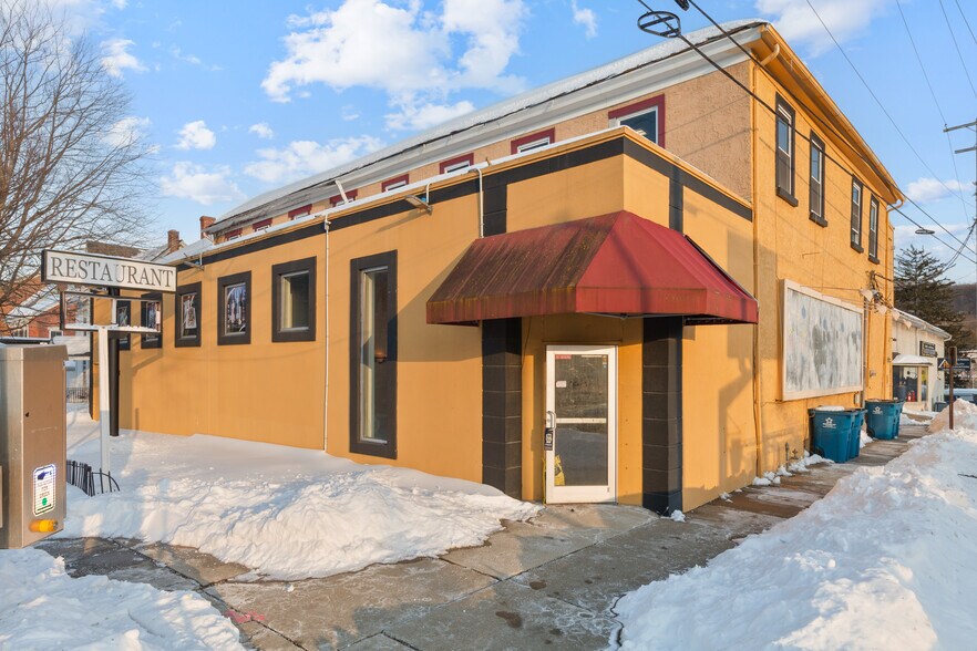 More Photos Of 194-198 Main St, Emmaus Restaurant For Sale