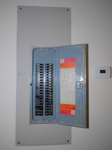 More Photos Of 603 N State St, Girard Medical For Sale