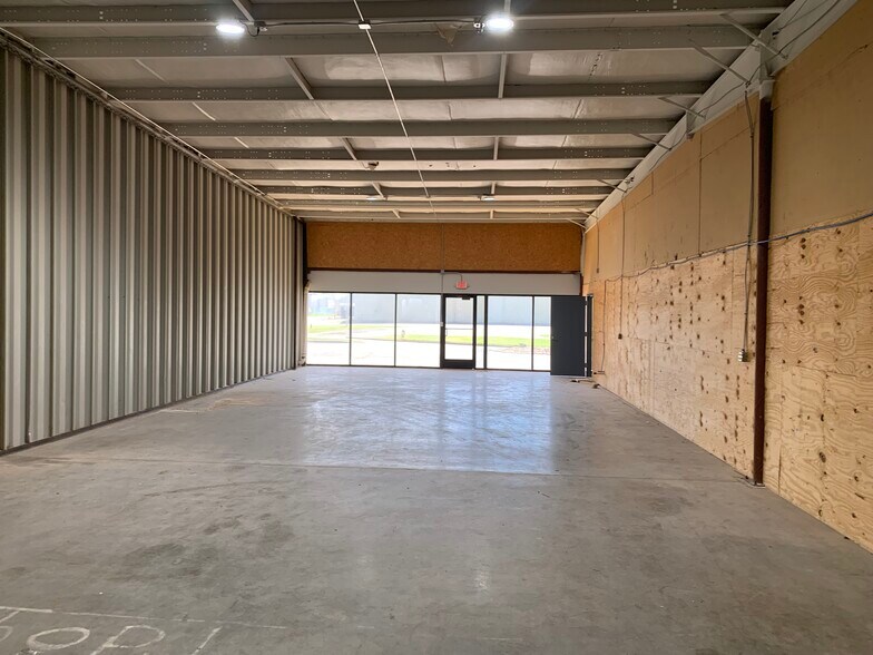 More Photos Of 1031-1035 Putman Dr, Huntsville Flex For Lease