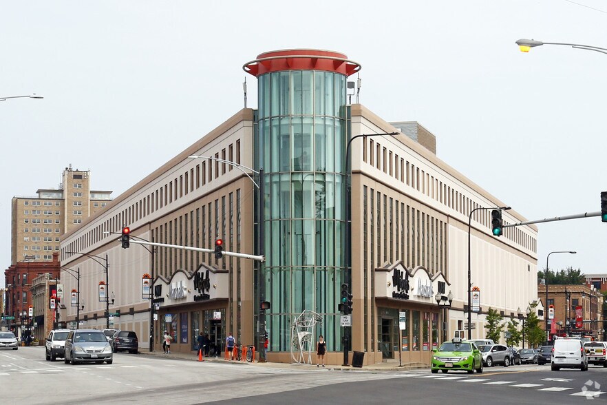 More Photos Of 3131 N Clark St, Chicago Freestanding For Sale