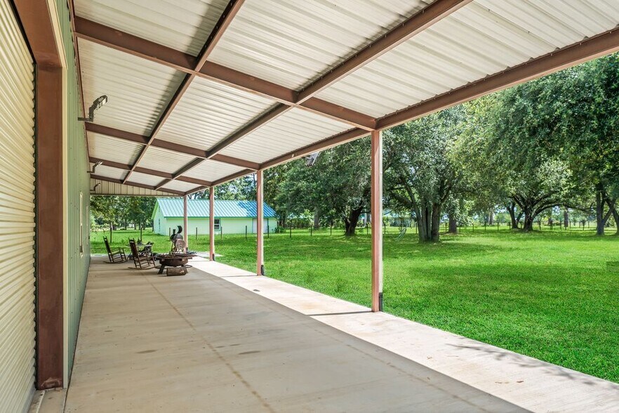 More Photos Of 32956 Londonderry Dr, Waller Warehouse For Sale