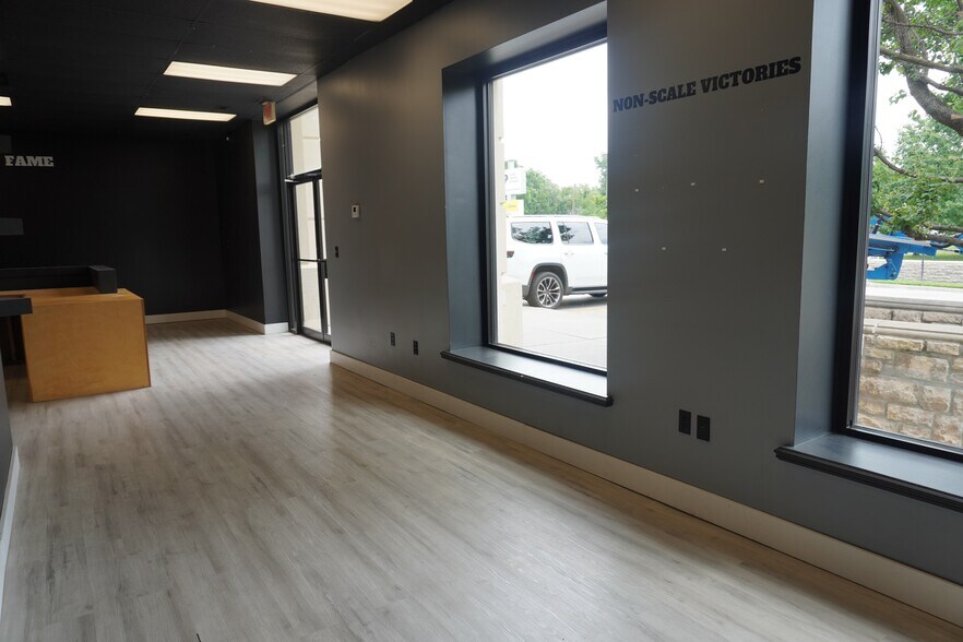 More Photos Of 4809-4817 E Douglas Ave, Wichita Storefront Retail Office For Lease