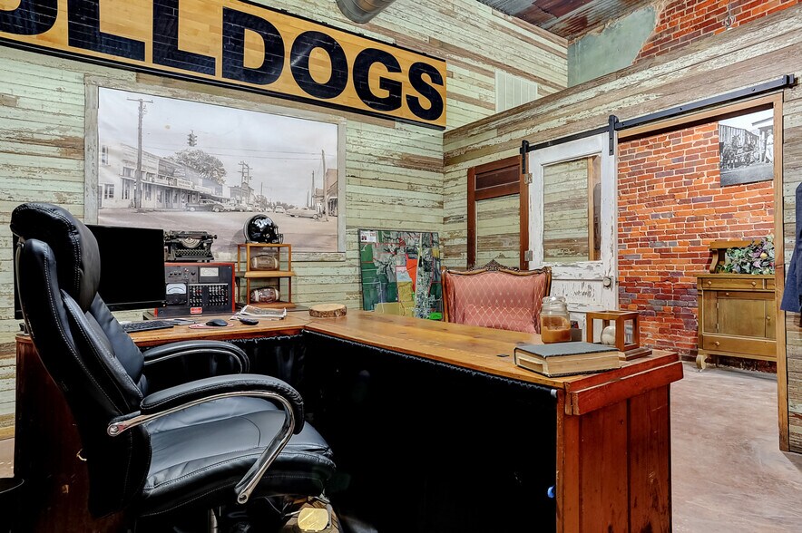 More Photos Of 101 Haning, Howe Storefront For Sale