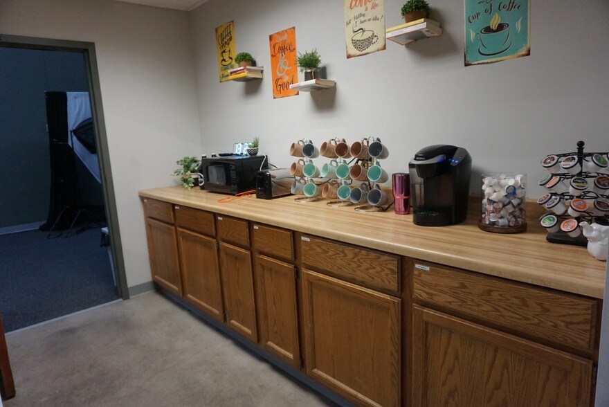 More Photos Of 6403-6443 Cecilia Cir, Edina Light Distribution For Lease