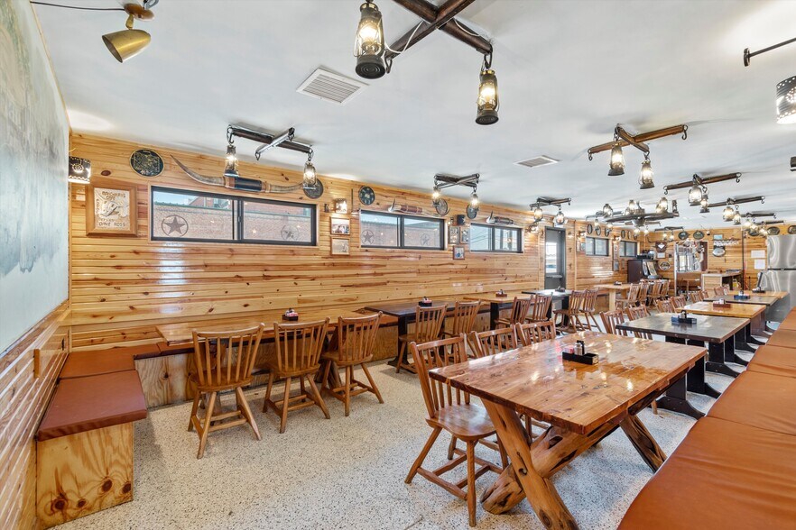 More Photos Of 110 W Bailey St, Ponder Restaurant For Sale