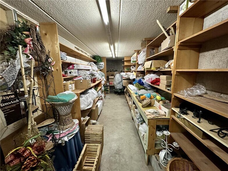 More Photos Of 605 1st St, Princeton Storefront For Sale