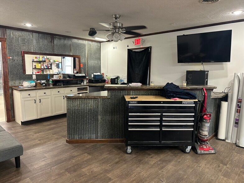 More Photos Of 445 W Elm St, Waverly General Retail For Sale