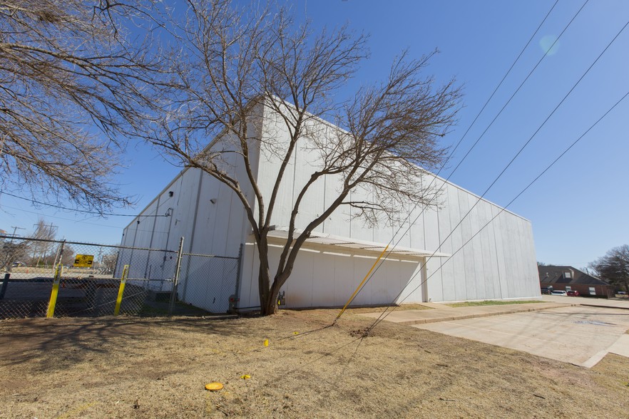 More Photos Of 5600 N Western Ave, Oklahoma City Warehouse For Lease
