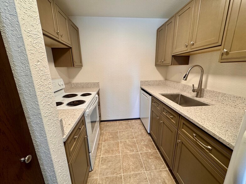 More Photos Of 1125 13th St, Shelton Apartments For Sale