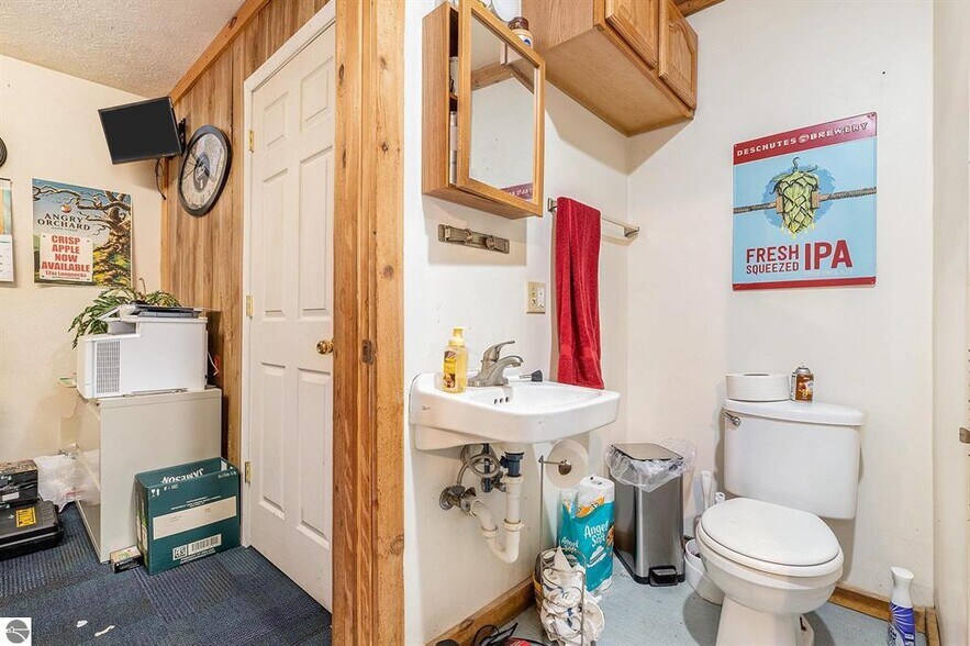 More Photos Of 116 W Wexford Ave, Buckley General Retail For Sale