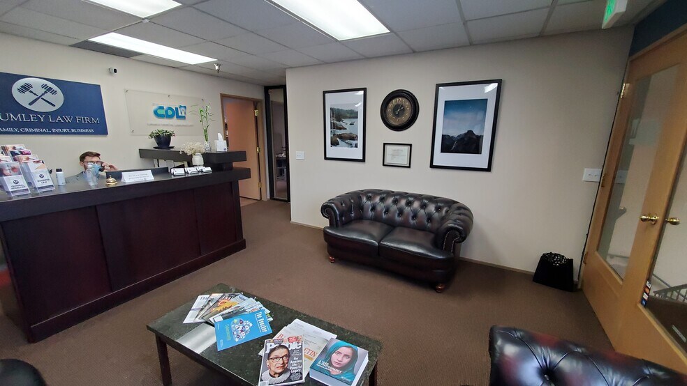 More Photos Of 1303 Central Ave S, Kent Showroom For Lease