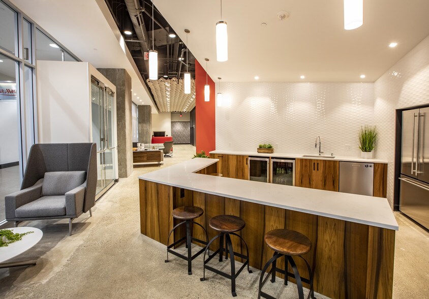 More Photos Of 33 S 6th St, Minneapolis Office For Lease