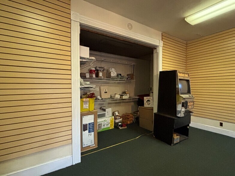 More Photos Of 122 N Market St, Waverly Storefront For Sale