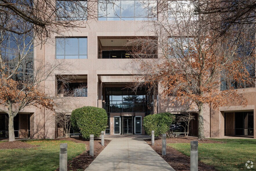 More Photos Of 100 Campus Dr, Florham Park Office For Lease