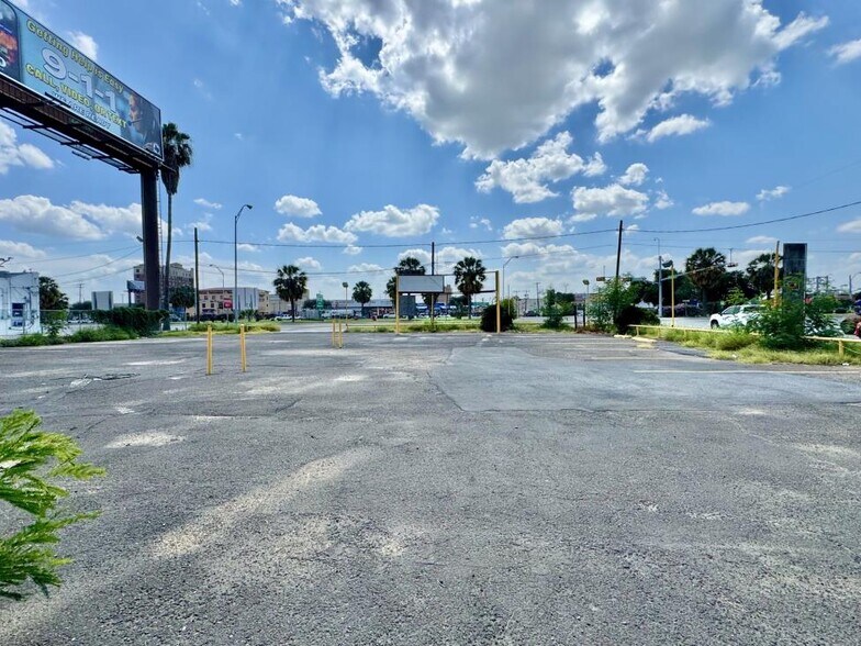 More Photos Of 617 Houston St, Laredo Land For Lease