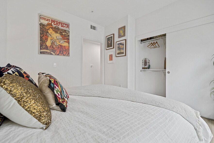 More Photos Of 11049 Magnolia Blvd, North Hollywood Apartments For Lease