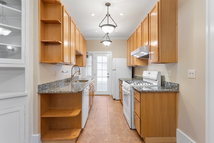 More Photos Of 123-133 Echo Ave, Oakland Apartments For Sale