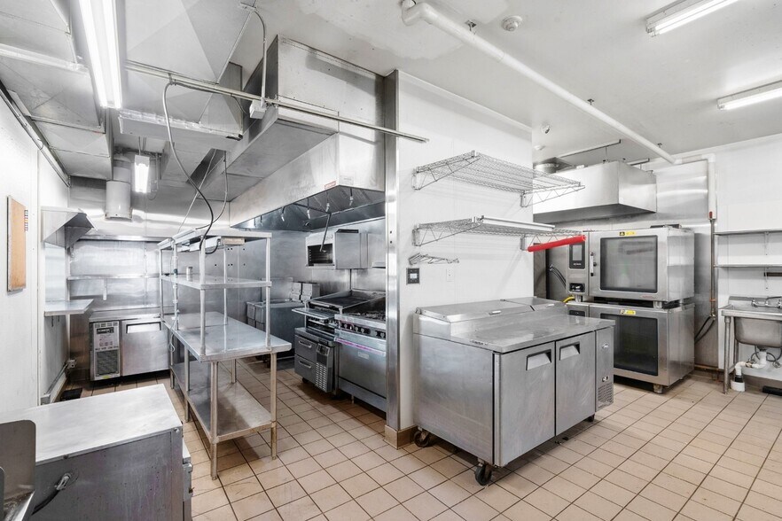 More Photos Of 261 Tinker St, Woodstock Restaurant For Sale