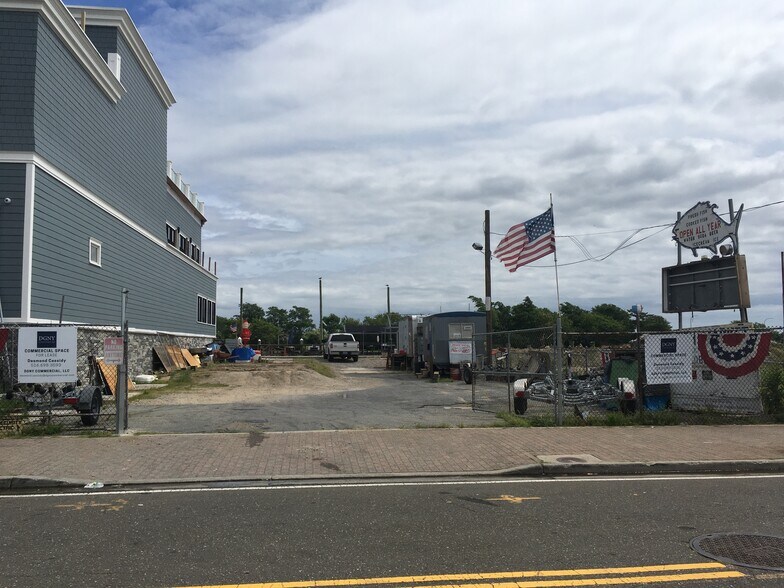 More Photos Of 405 Woodcleft Ave, Freeport Land For Sale