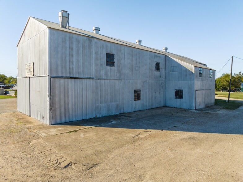 More Photos Of 200 S Wall St, Itasca Warehouse For Sale