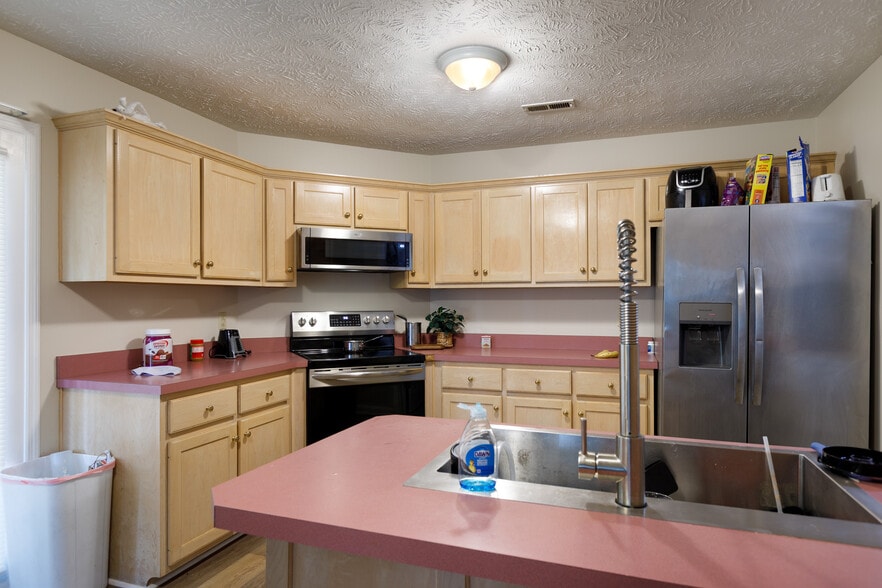 More Photos Of 100-102 Twin Acres Dr, Fayetteville Apartments For Sale